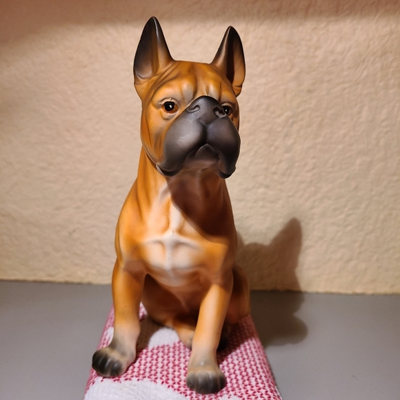 Elegant Ceramic/Porcelain  Boxer - Picture 4 of 10